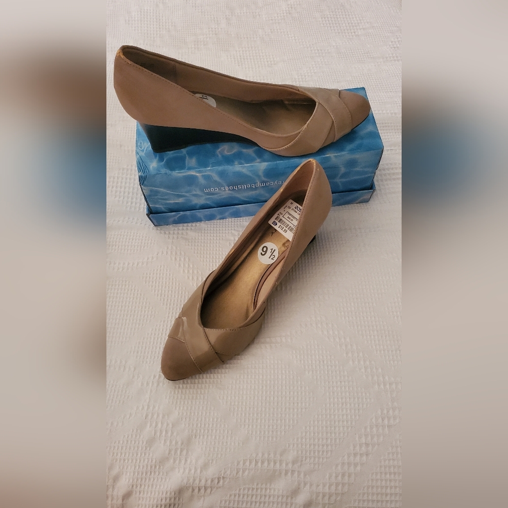 Life Stride Tan Heels Classic Design